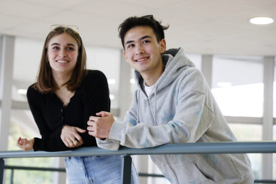 2 étudiants sur le campus d'Angers