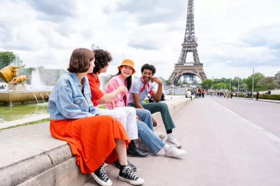 Etudiants devant Tour Eiffet