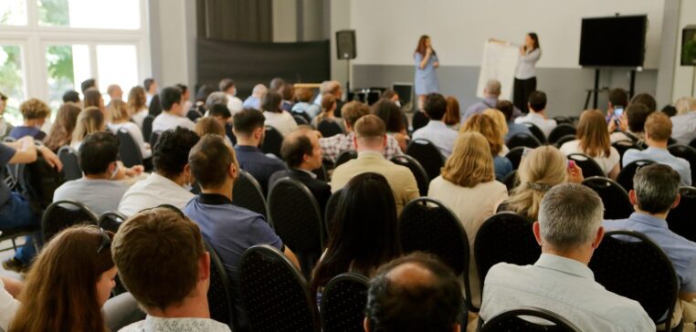 Conférence avec audience