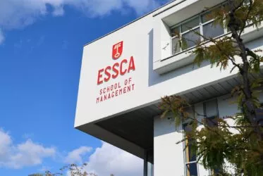 ESSCA logo batiment angers